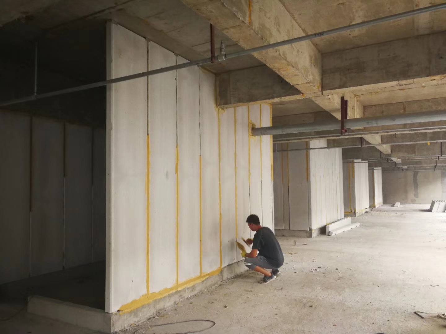 郴州无机发泡轻骨料混凝土隔墙板施工技术性能研究